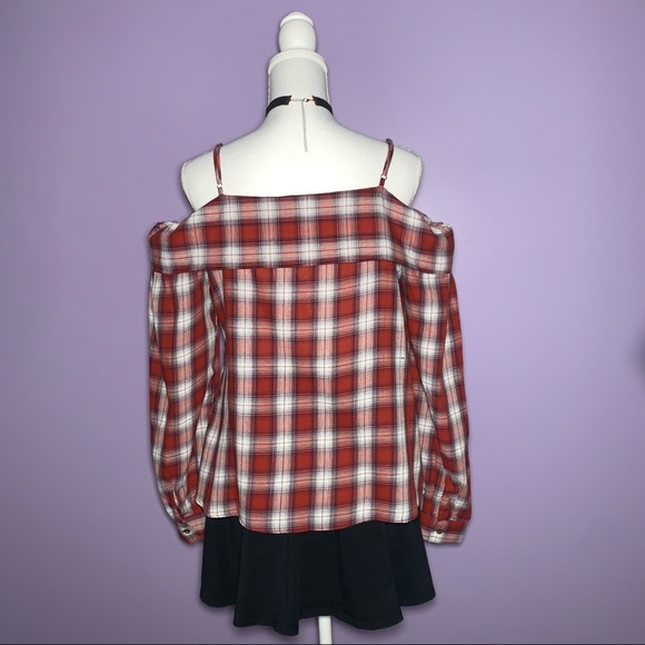 SOLD  🥳HP🥳 NWT Red Plaid Off the Shoulder Blouse - Picture 6 of 9